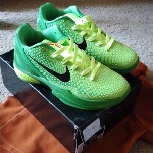 Son Uno's tenis que los puede disfrutar alguien mas ya que no se encuentran muy.